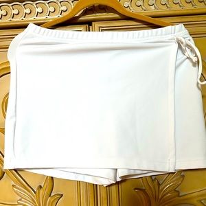 MK Knits skort white size medium stretchy great with tan.